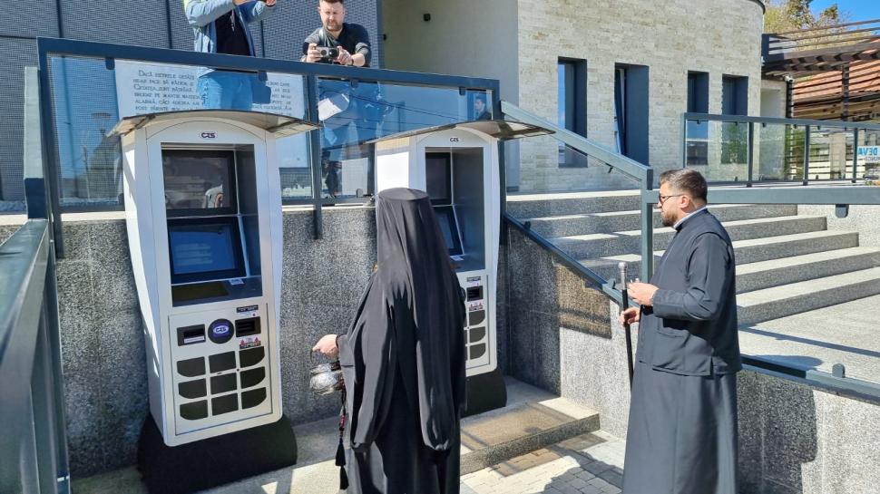 Telecabina de patru milioane de euro de la Deva s-a defectat, la doar o zi de la inaugurare. Turiștii, nevoiți să urce pe jos 894757