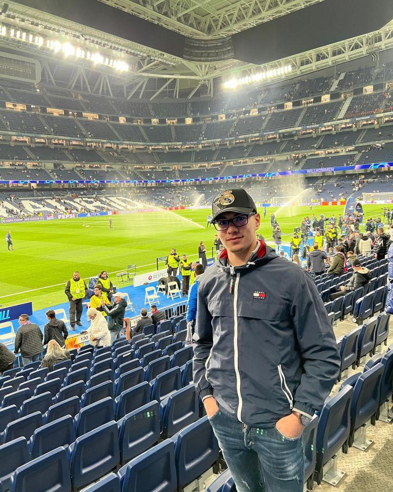 Ei sunt Raul, Alex şi Cristian, tinerii morţi în Neamţ, după ce mașinile lor au trecut prin garduri, au rupt stâlpi de beton şi s-au oprit în curtea unei case 894868