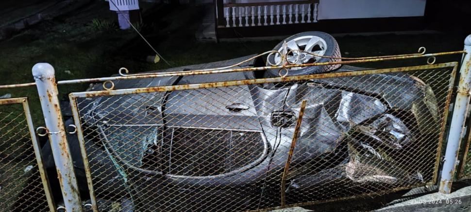 Ei sunt Raul, Alex şi Cristian, tinerii morţi în Neamţ, după ce mașinile lor au trecut prin garduri, au rupt stâlpi de beton şi s-au oprit în curtea unei case 894873