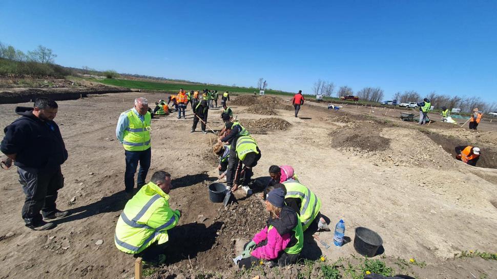 Vestigii de 7.000 de ani, descoperite odată cu lucrările de pe Autostrada Bucureştiului A0 895093