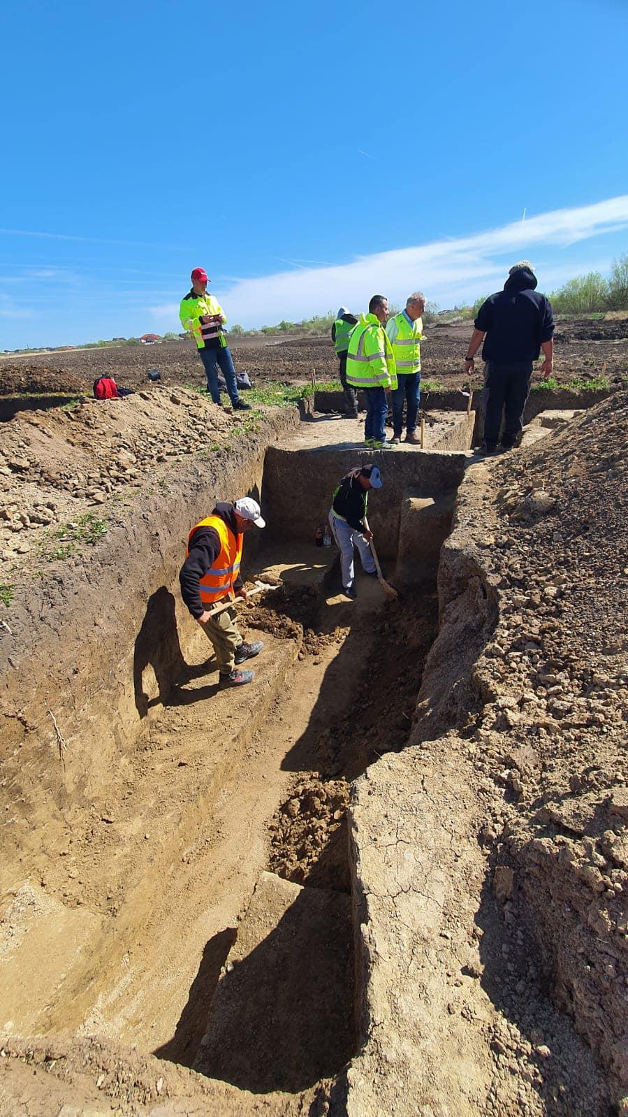 Vestigii de 7.000 de ani, descoperite odată cu lucrările de pe Autostrada Bucureştiului A0 895094