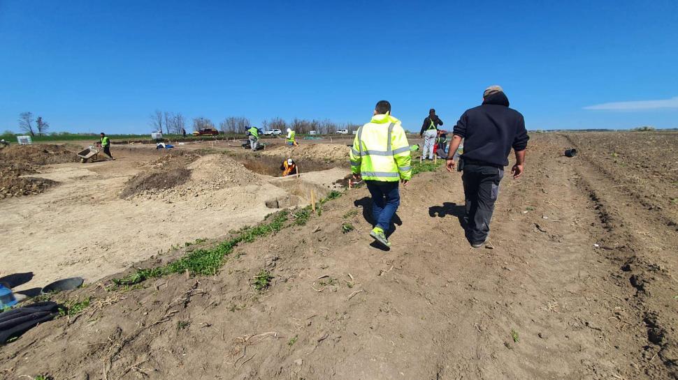 Vestigii de 7.000 de ani, descoperite odată cu lucrările de pe Autostrada Bucureştiului A0 895095