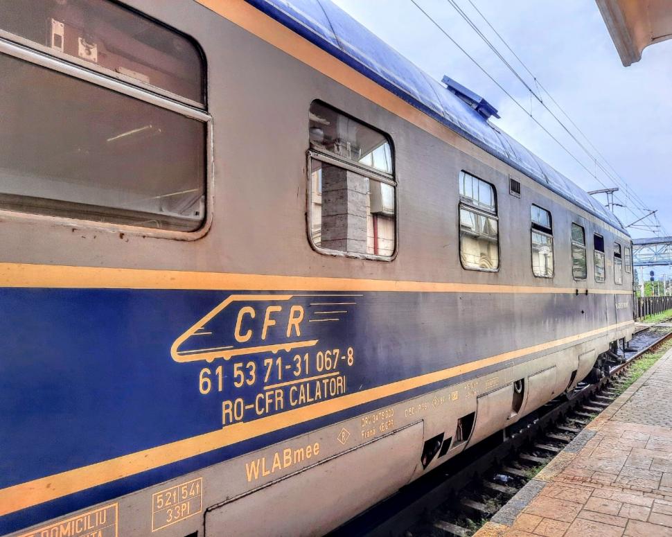 Reacţia unui englez care a călătorit peste 16 ore în cel mai vechi tren de noapte din România: "Oferă mult confort" 894942