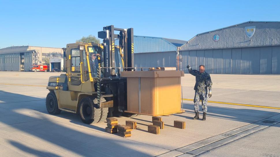 Incendiu uriaş într-o pădure de pin de lângă Târgu Ocna. Două avioane militare intervin pentru a stinge flăcările 895330