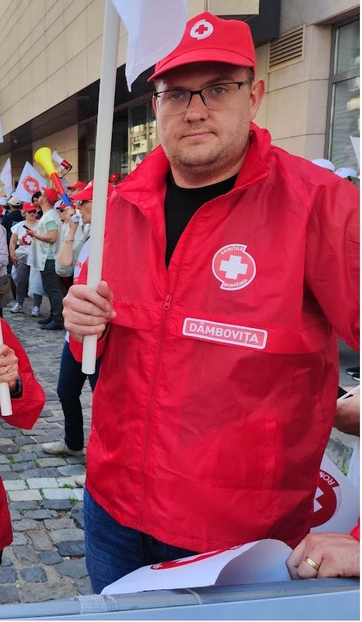 Robert, un tânăr asistent medical, s-a stins din viaţă fulgerător, sub ochii soţiei și copilului. Cu o zi în urmă fusese la Urgenţe, în Dâmboviţa 895164