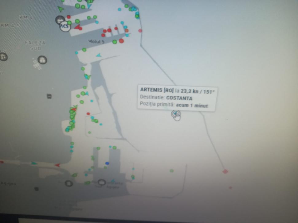 Barcă răsturnată în Marea Neagră, în apropiere de Tuzla. Nava SAR Artemis este în operațiune de căutare și salvare 895541