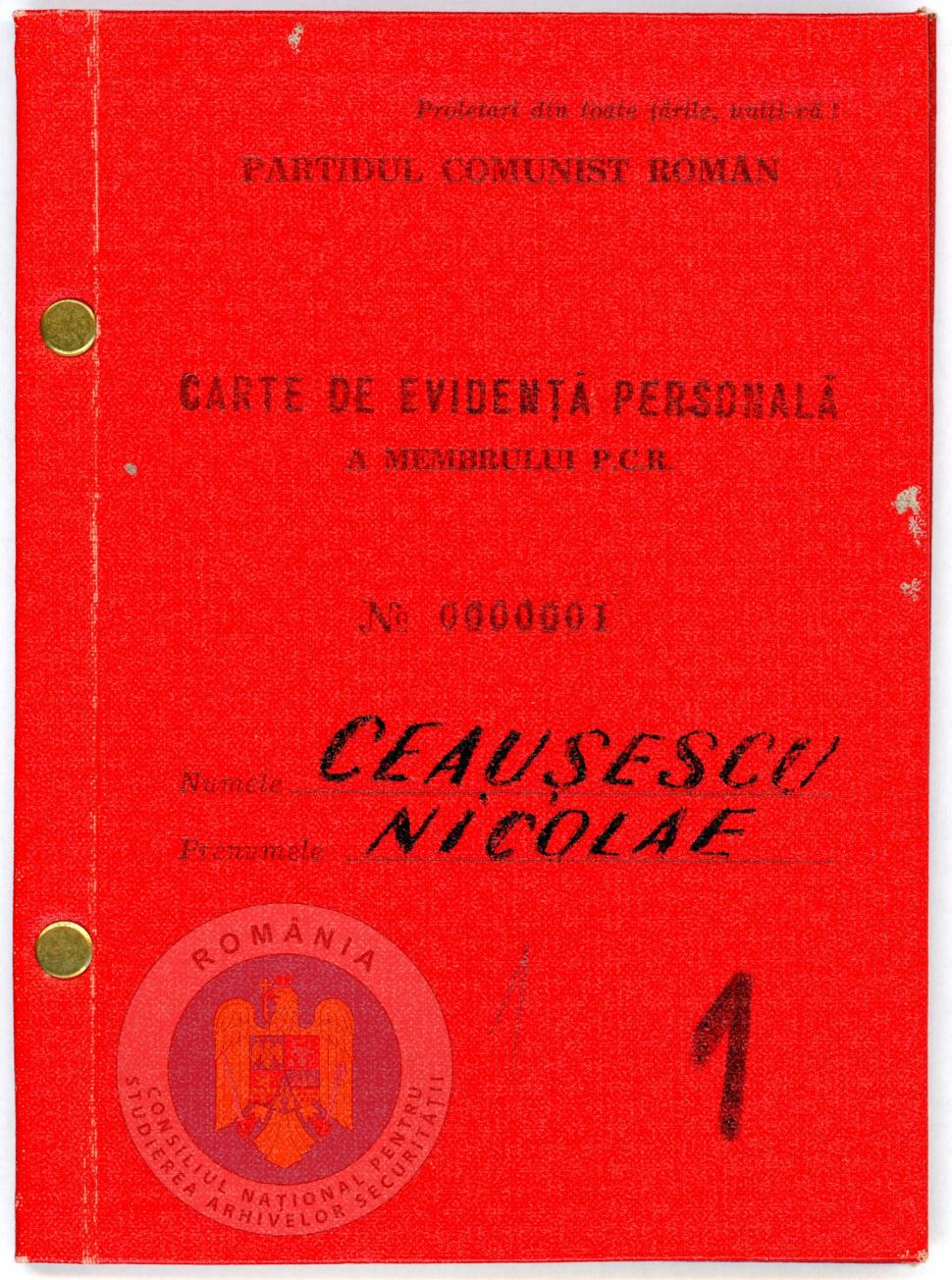 A fost publicat carnetul lui Nicolae Ceaușescu. Câte diplome de doctor avea | ”A fost ce-a vrut el” 895553