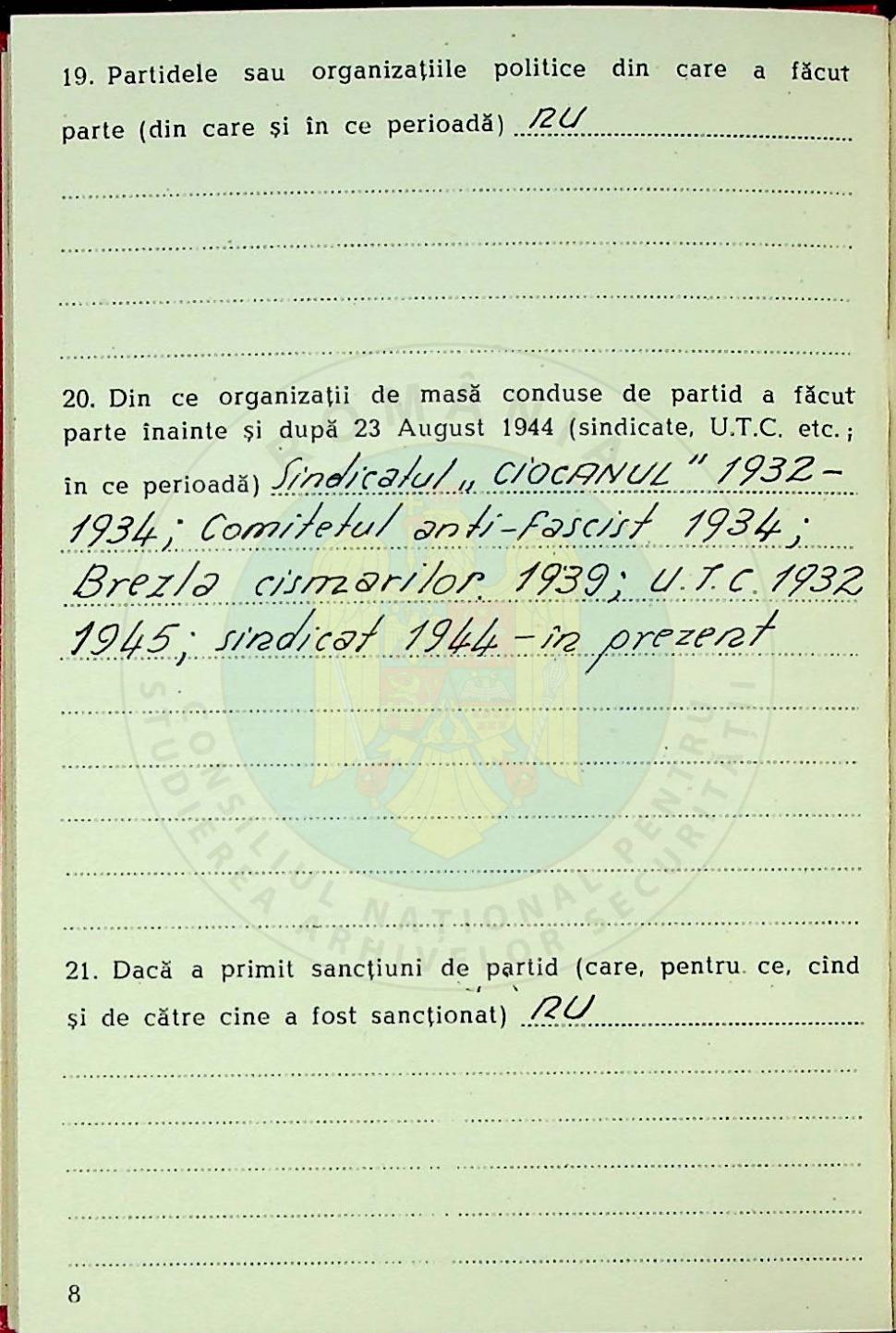 A fost publicat carnetul lui Nicolae Ceaușescu. Câte diplome de doctor avea | ”A fost ce-a vrut el” 895561