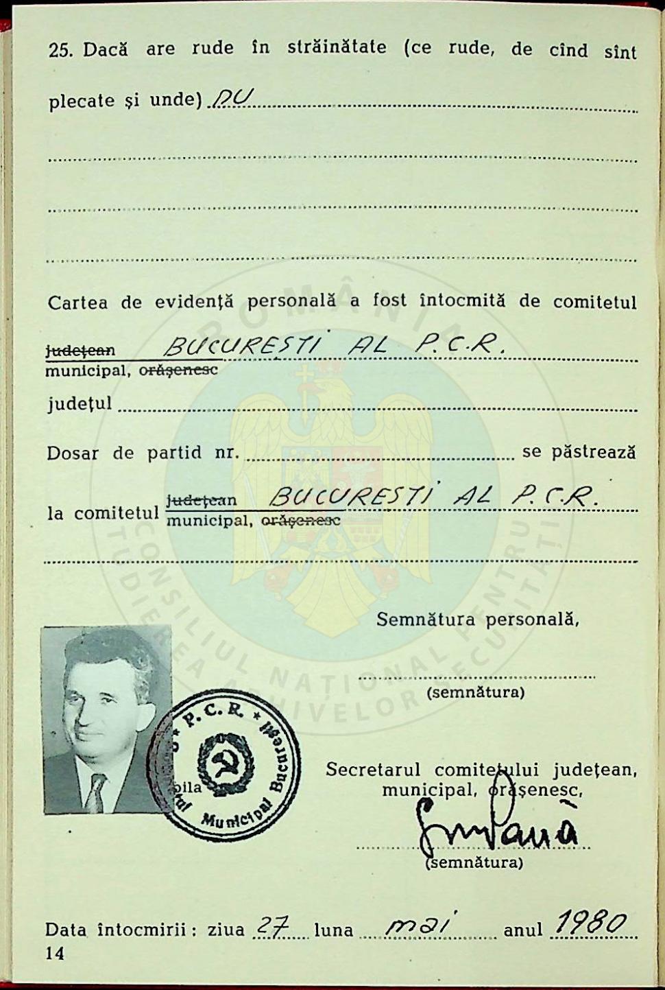 A fost publicat carnetul lui Nicolae Ceaușescu. Câte diplome de doctor avea | ”A fost ce-a vrut el” 895567