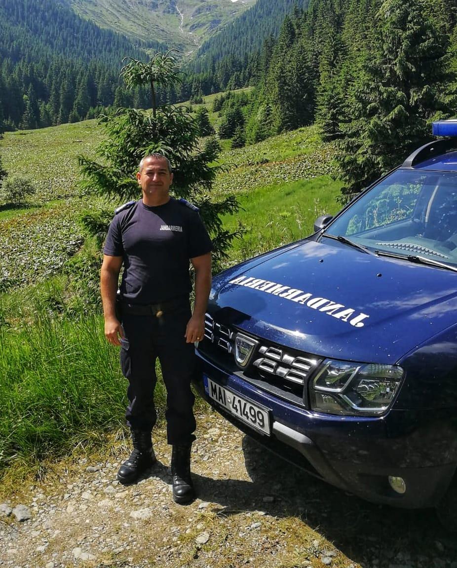 Ei sunt Tibi şi Sergiu, jandarmii care au salvat o femeie dată dispărută, chiar în momentul în care încerca să-şi ia viaţa: "Datorită intervenției voastre, un om astăzi trăiește!" 895438