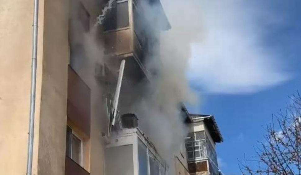Explozie urmată de incendiu la un apartament dintr-un bloc din municipiul Curtea de Argeș | O persoană a murit 895889