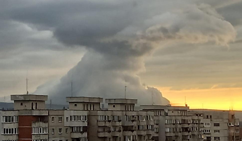 Fenomen spectaculos pe cerul României. "Nor OZN", observat în Cluj-Napoca. Explicaţia meteorologilor  895904