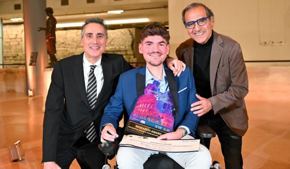El este Mihai, un tânăr român care a primit premiul pentru cel mai bun cercetător în robotică și inteligență artificială din Italia 895891