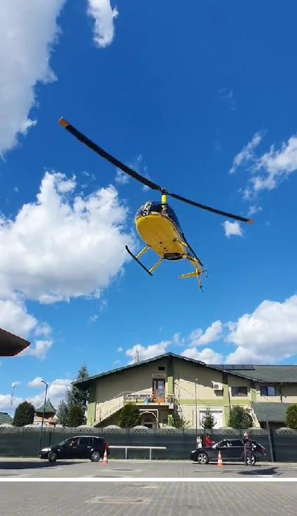 Pilotul care aterizează cu elicopterul în benzinării refuză să dea explicaţii. Autoritățile îl cercetează după ce "a alimentat" în Argeş şi Alba 895909