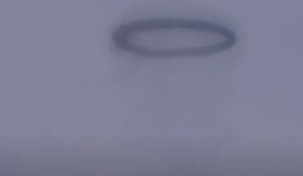 Fenomen misterios, extrem de rar, suprins în Italia. Imagini cu vulcanul Etna care aruncă "inele de fum” 896077