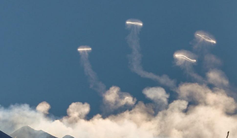 Fenomen misterios, extrem de rar, suprins în Italia. Imagini cu vulcanul Etna care aruncă "inele de fum” 896083