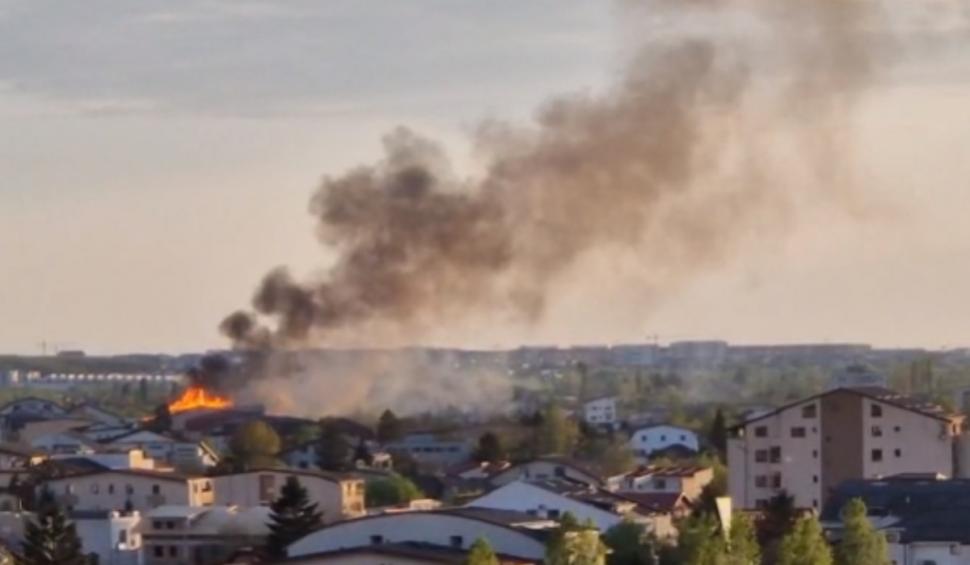 Incendiu violent în Bucureşti. Zeci de pompieri intervin 896190