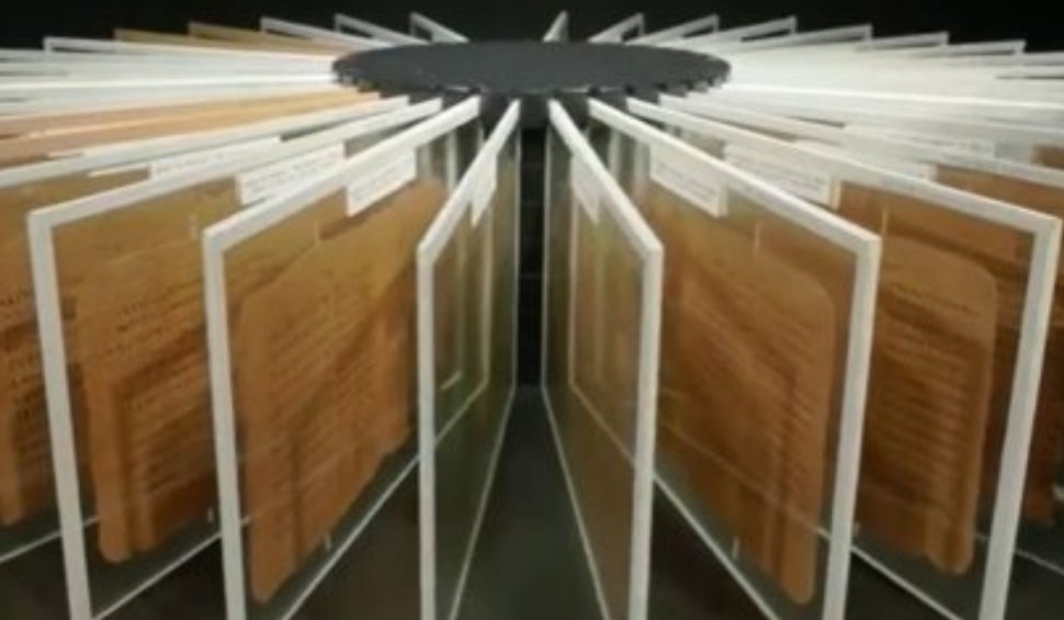 Preţul la care se vinde una dintre cele mai vechi cărţi din lume, scrisă în 40 de ani de un scrib