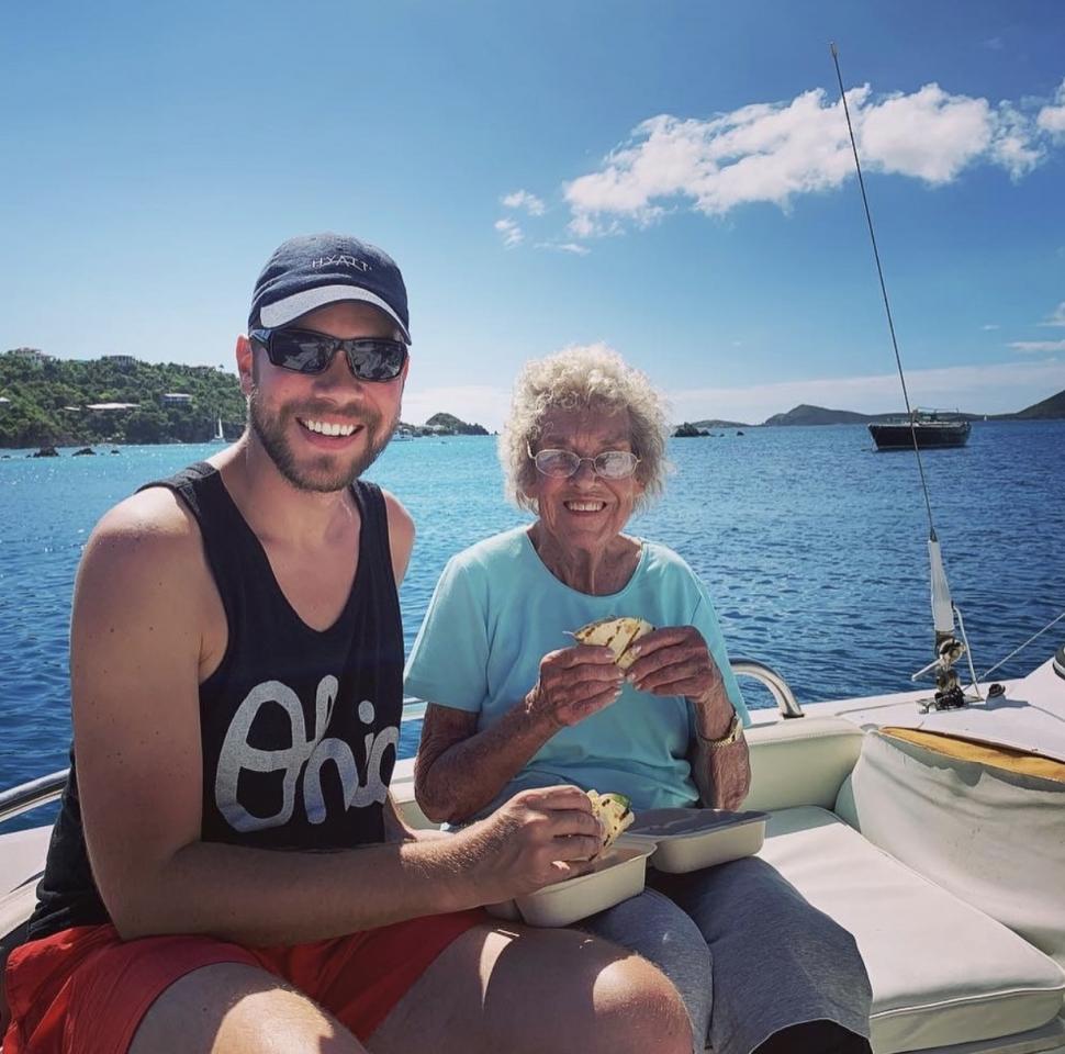 O bunicuță de 94 de ani, care nu a călătorit până la vârsta de 85, se plimbă acum în jurul lumii alături de nepotul său. ”M-am bucurat de fiecare clipă” 896593