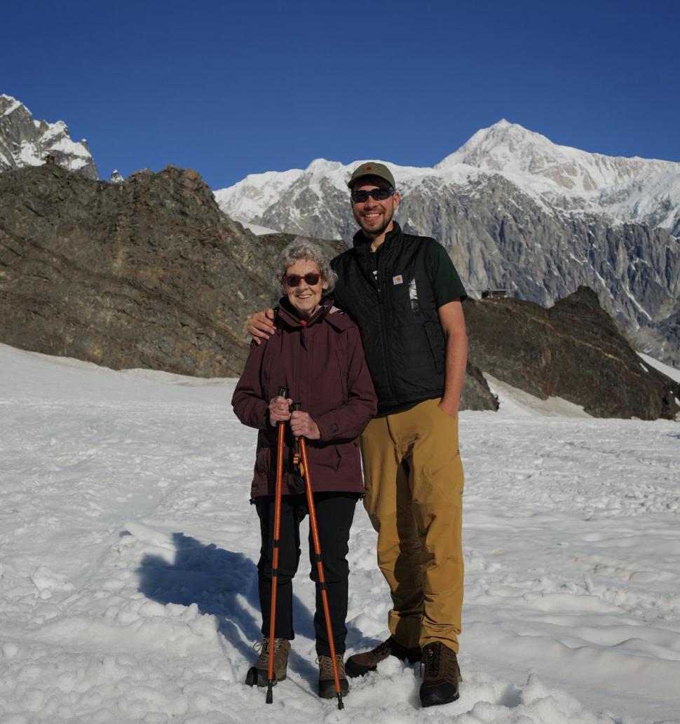 O bunicuță de 94 de ani, care nu a călătorit până la vârsta de 85, se plimbă acum în jurul lumii alături de nepotul său. ”M-am bucurat de fiecare clipă” 896595