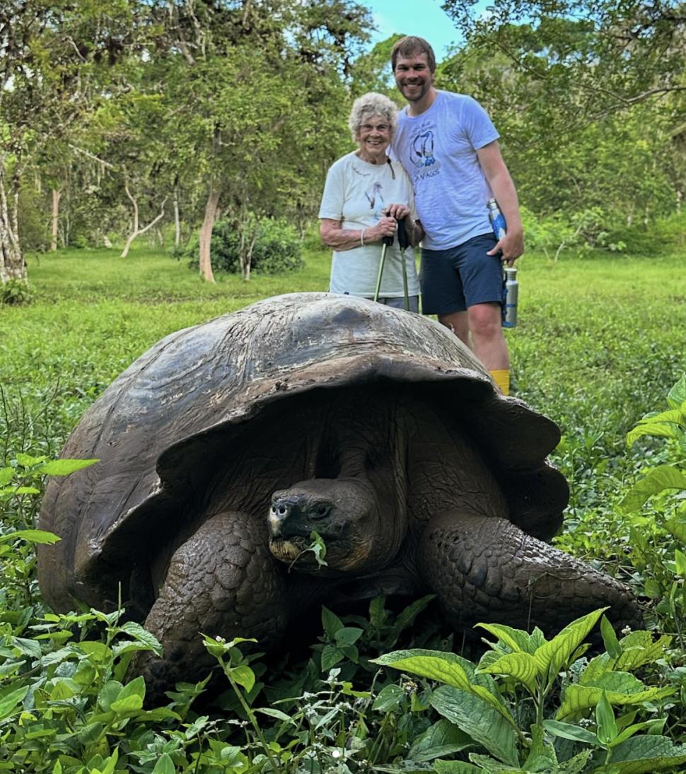 O bunicuță de 94 de ani, care nu a călătorit până la vârsta de 85, se plimbă acum în jurul lumii alături de nepotul său. ”M-am bucurat de fiecare clipă” 896597