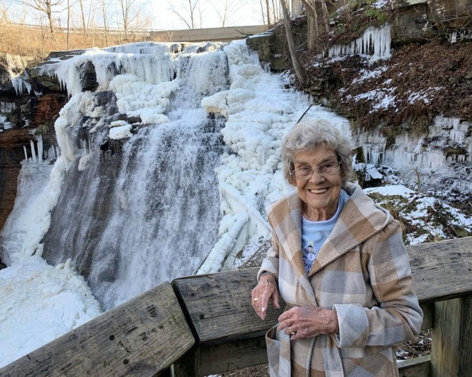 O bunicuță de 94 de ani, care nu a călătorit până la vârsta de 85, se plimbă acum în jurul lumii alături de nepotul său. ”M-am bucurat de fiecare clipă” 896599