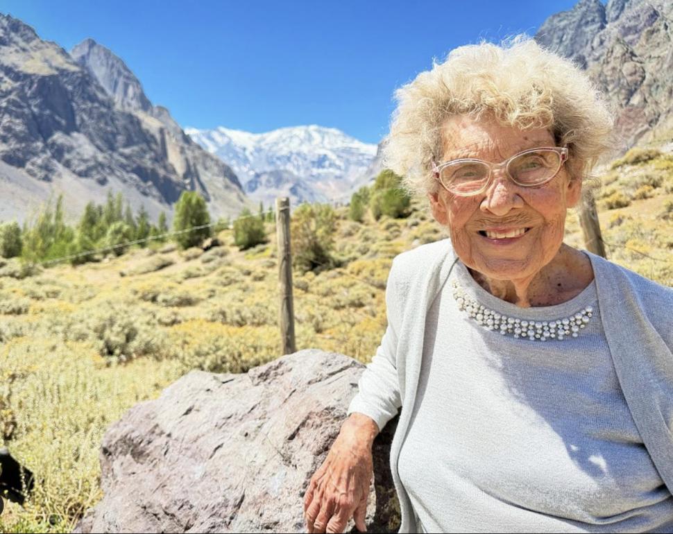 O bunicuță de 94 de ani, care nu a călătorit până la vârsta de 85, se plimbă acum în jurul lumii alături de nepotul său. ”M-am bucurat de fiecare clipă” 896600