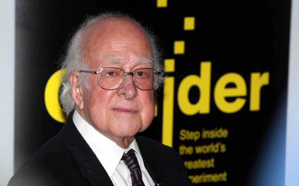 A murit fizicianul Peter Higgs, laureat al premiului Nobel. Era supranumit părintele ”particulei lui Dumnezeu” 896580