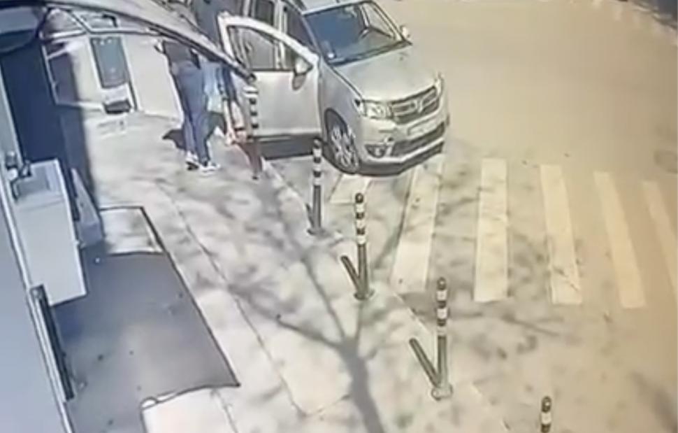 Primele imagini cu evadarea criminalului periculos, în București. S-a urcat într-o mașină la ocazie 896627