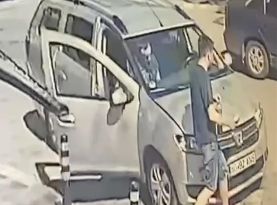 Primele imagini cu evadarea criminalului periculos, în București. S-a urcat într-o mașină la ocazie 896631