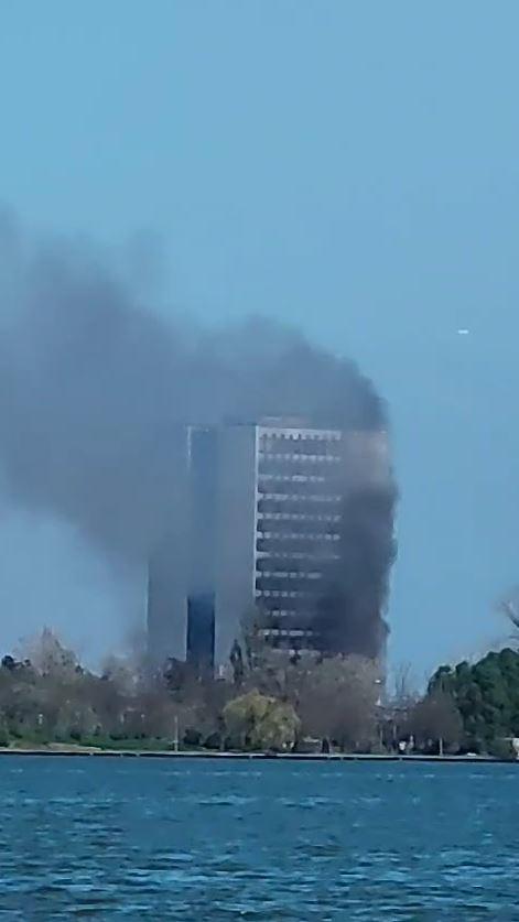 Incendiu puternic la hotel Parc din Mamaia | Pompierii intervin de urgenţă 896704