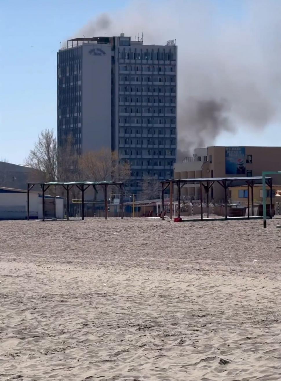 Incendiu puternic la hotel Parc din Mamaia | Pompierii intervin de urgenţă 896706