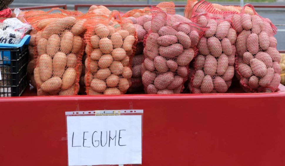 Au apărut primii cartofi noi românești. Prețul uriaș cu care se vinde un kilogram în piețe