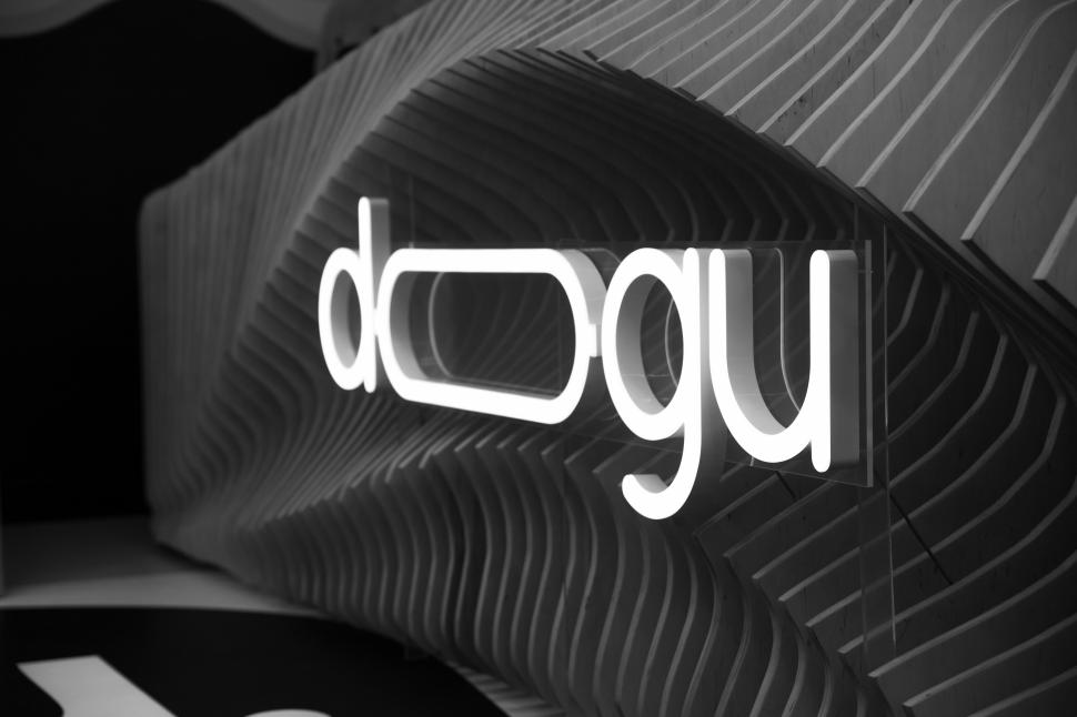 DOGU, conceptul revoluționar de fast-food 100% românesc, care aduce în HORECA un nou tip de Hot Dog reinterpetat în Bucureşti 896891