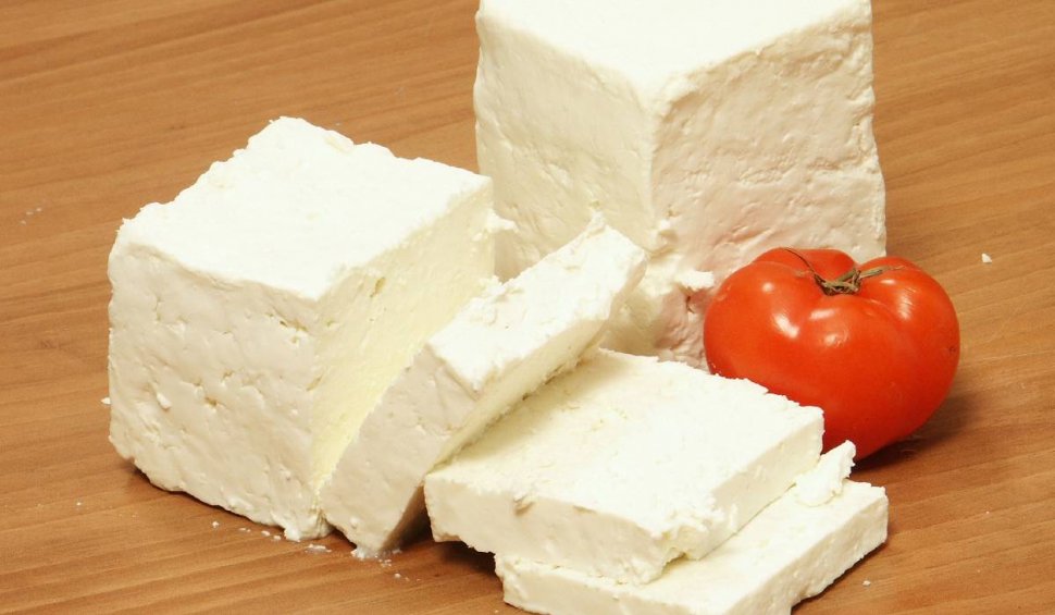 Testul simplu care îţi arată dacă brânza este naturală sau falsificată. Așa îți dai seama imediat dacă este un produs autentic