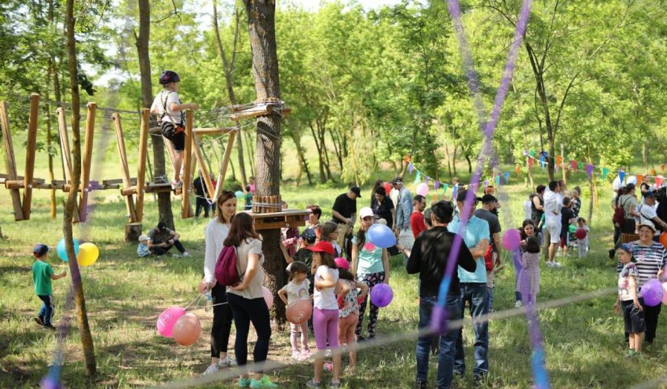 Orașul în care se redeschide cel mai mare parc de aventură din România. Principalele atracții ale zonei de agrement 897319