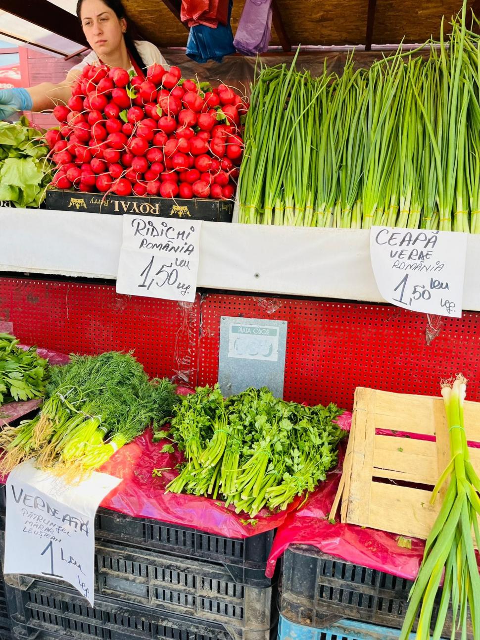 "Prețuri astăzi, Piața Obor": Ministrul Adrian Câciu arată cât costă roșiile românești și verdețurile de primăvară în București 897314