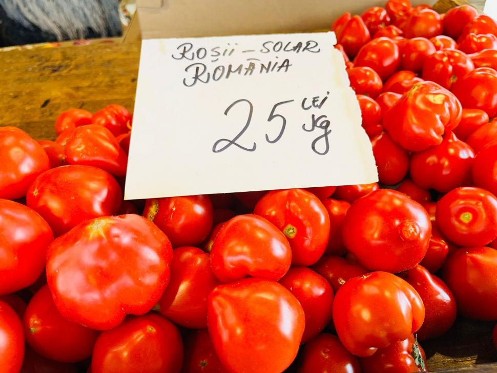 "Prețuri astăzi, Piața Obor": Ministrul Adrian Câciu arată cât costă roșiile românești și verdețurile de primăvară în București 897316