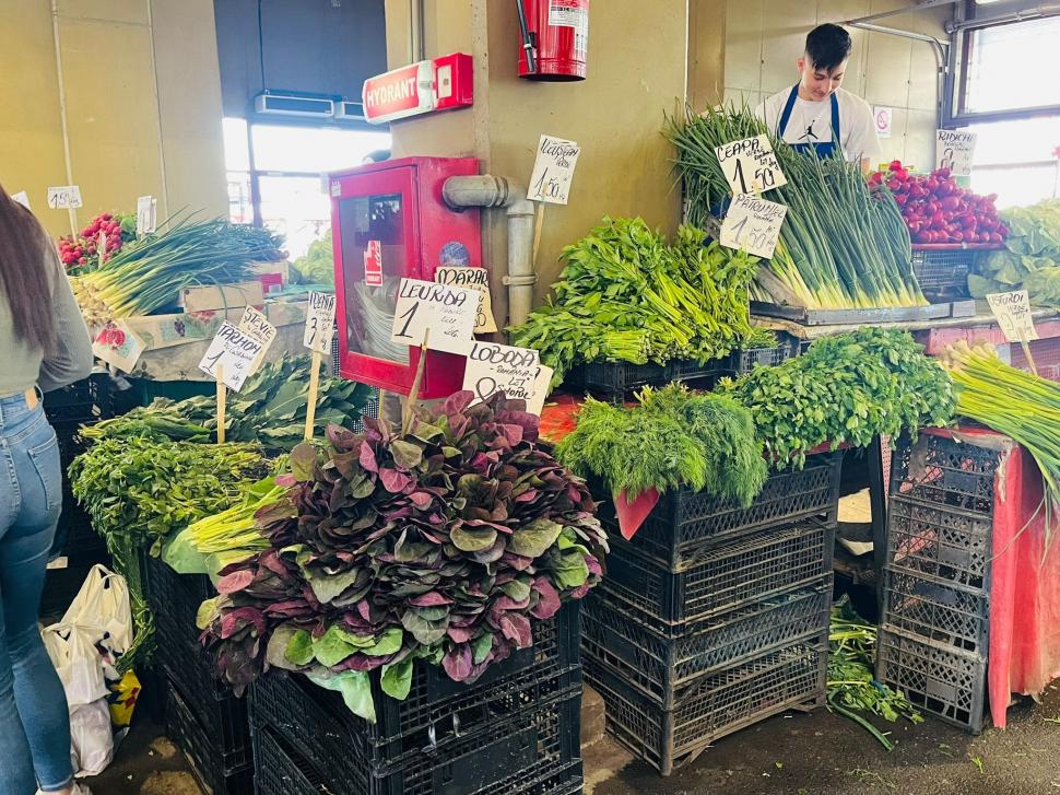 "Prețuri astăzi, Piața Obor": Ministrul Adrian Câciu arată cât costă roșiile românești și verdețurile de primăvară în București 897317