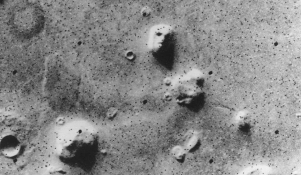 Descoperire uluitoare pe Marte. NASA a publicat o fotografie cu un "chip uman" de pe Planeta Roșie