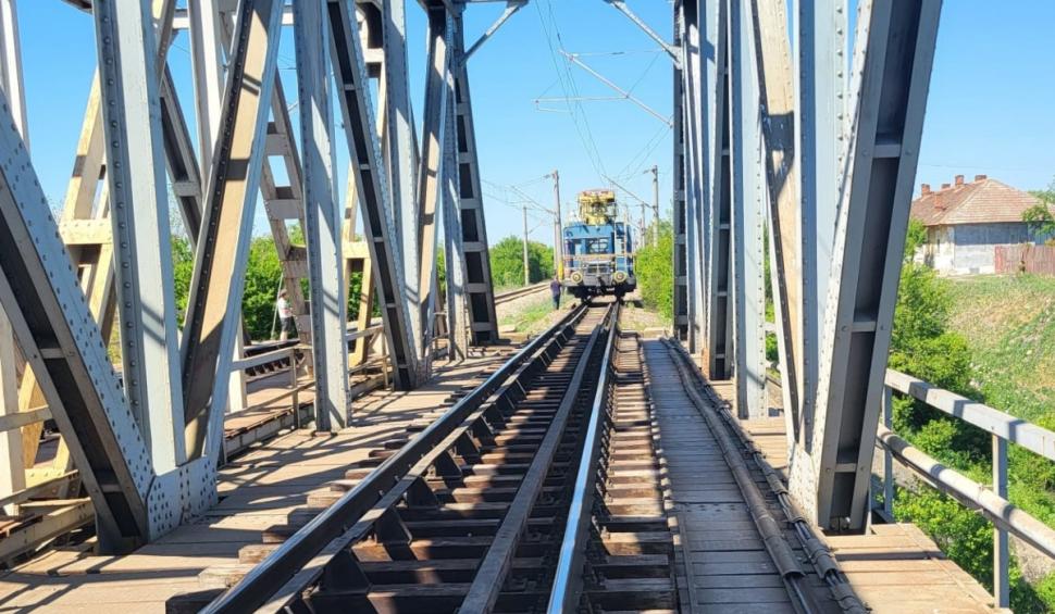 CFR anunță începerea lucrărilor la un pod peste Olt. Cum vor circula trenurile în perioada următoare 897621