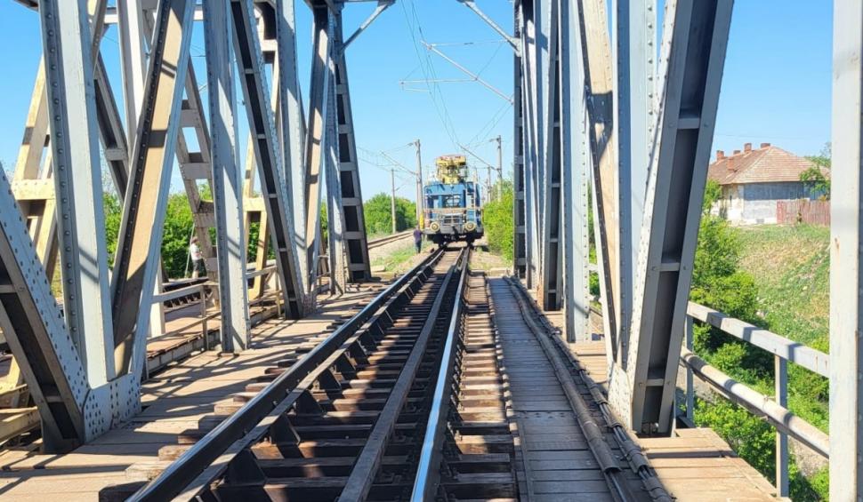 CFR anunță începerea lucrărilor la un pod peste Olt. Cum vor circula trenurile în perioada următoare 897622