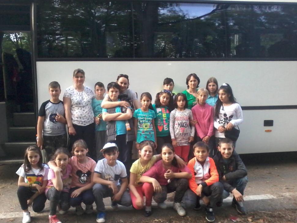 Ea este educatoarea care transformă copiii nevoiași de la sat, în oameni cu carte: "Îi îndemn mereu să își urmeze visurile, iar cheia este educația“ 897476