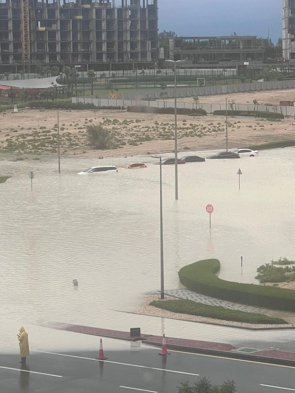 O furtună puternică a făcut prăpăd în Dubai. Pista aeroportului s-a transformat într-un lac | Zeci de zboruri au fost anulate 897812