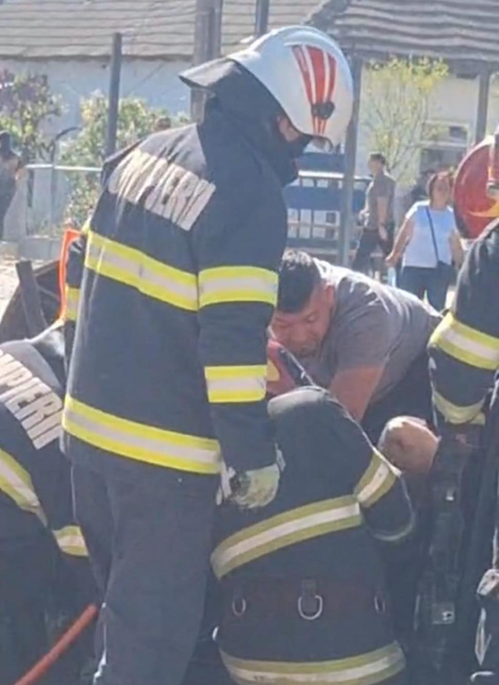 El este Marian, pompierul aflat în timpul liber care a sărit să ajute un bărbat, rămas blocat în maşină, în urma unui grav accident, în Constanţa 897738