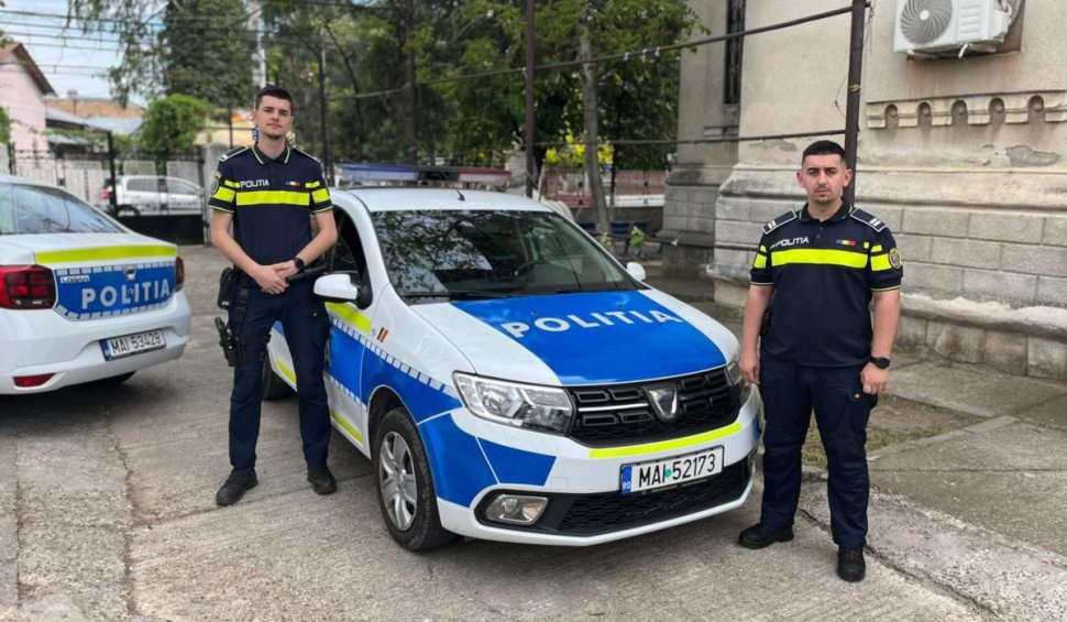 Ei sunt Valentin şi Marius, doi poliţişti din Buzău care au salvat un bărbat când încerca să-şi pună capăt zilelor: "Viața merită trăită, indiferent de greutăți!"