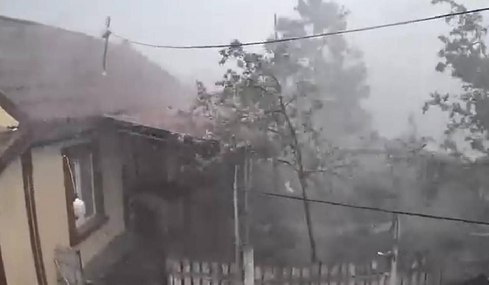 Imagini cu prăpădul din România după ce temperaturile au scăzut brusc: Grindină, puhoaie și vijelii 897995