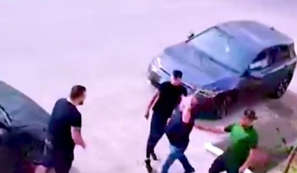 Scandal electoral în Sibiu: Fratele primarului PNL bate cu biciul contracandidatul PSD, iar polițiștii nu intervin 897977