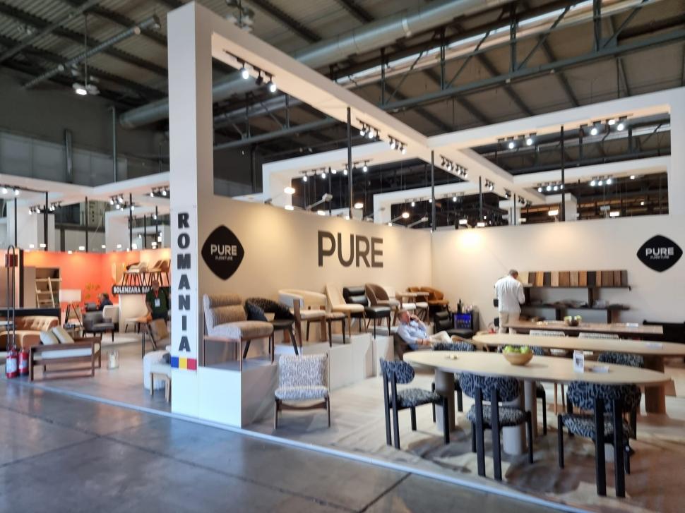 17 firme românești își expun colecțiile de mobilier din lemn masiv la Salone del Mobile Milano, ediția aprilie 2024 898111