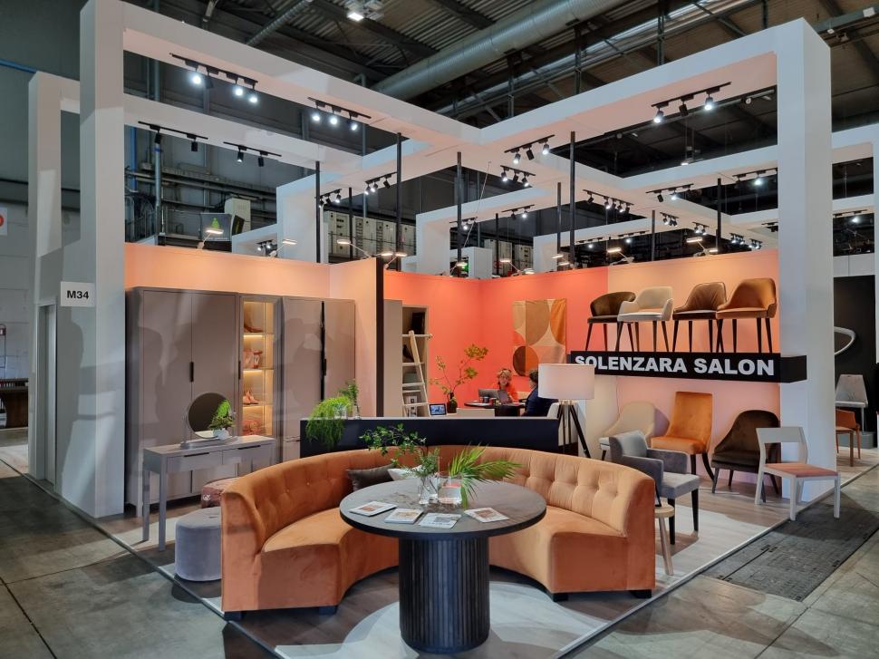 17 firme românești își expun colecțiile de mobilier din lemn masiv la Salone del Mobile Milano, ediția aprilie 2024 898112